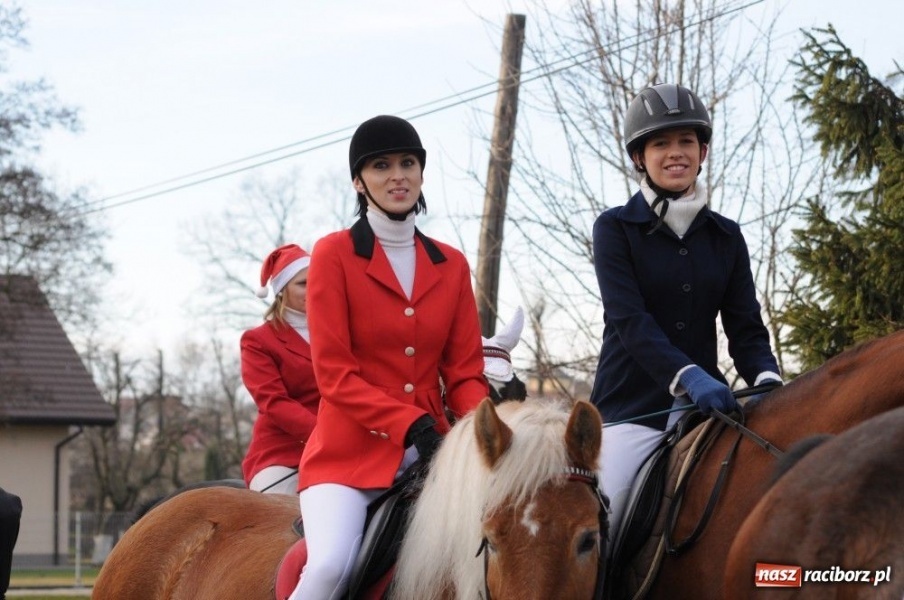 Zdjęcie w galerii na portalu naszraciborz.pl: W Krzanowicach tradycyjna procesja wiadomości z regionu