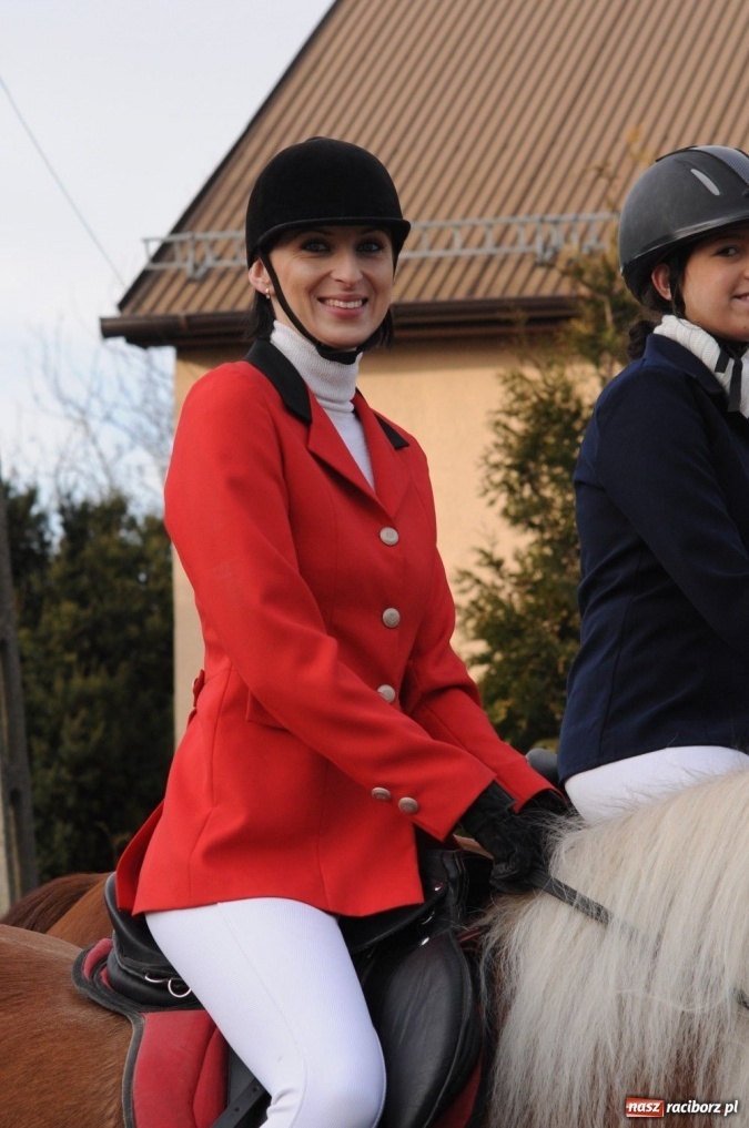 Zdjęcie w galerii na portalu naszraciborz.pl: W Krzanowicach tradycyjna procesja wiadomości z regionu