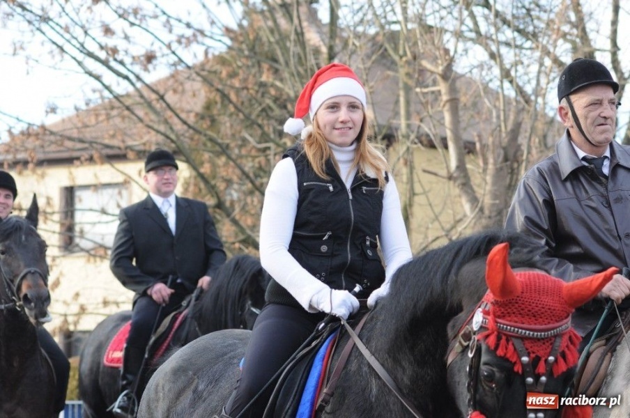 Zdjęcie w galerii na portalu naszraciborz.pl: W Krzanowicach tradycyjna procesja wiadomości z regionu
