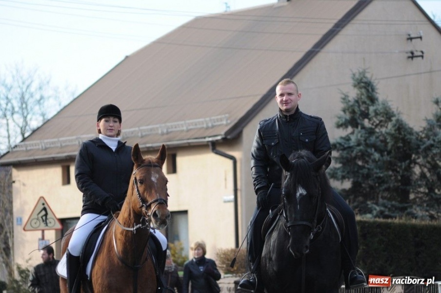 Zdjęcie w galerii na portalu naszraciborz.pl: W Krzanowicach tradycyjna procesja wiadomości z regionu