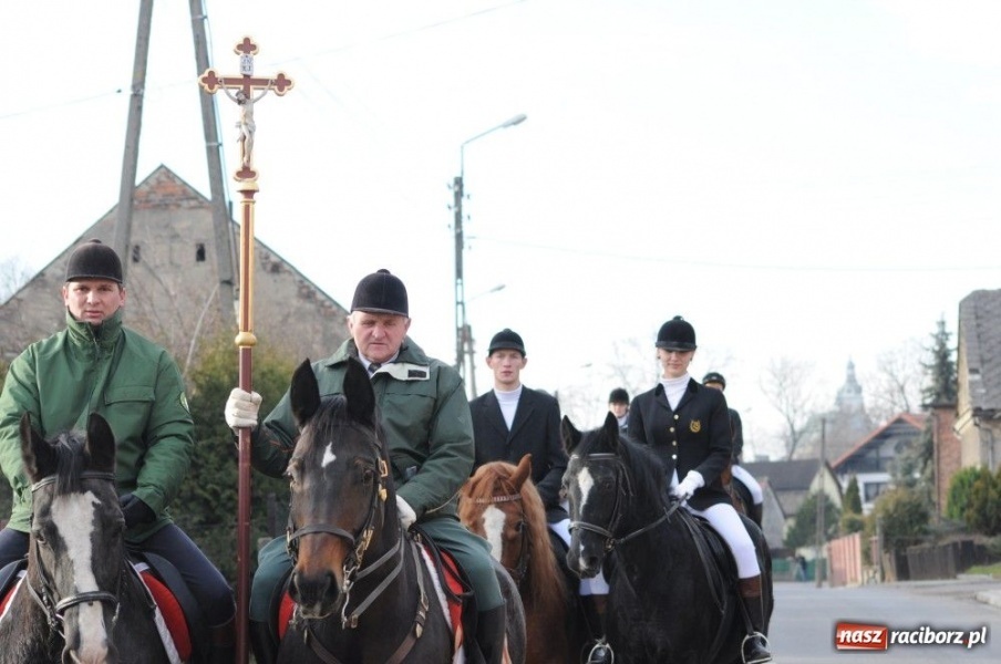 Zdjęcie w galerii na portalu naszraciborz.pl: W Krzanowicach tradycyjna procesja wiadomości z regionu