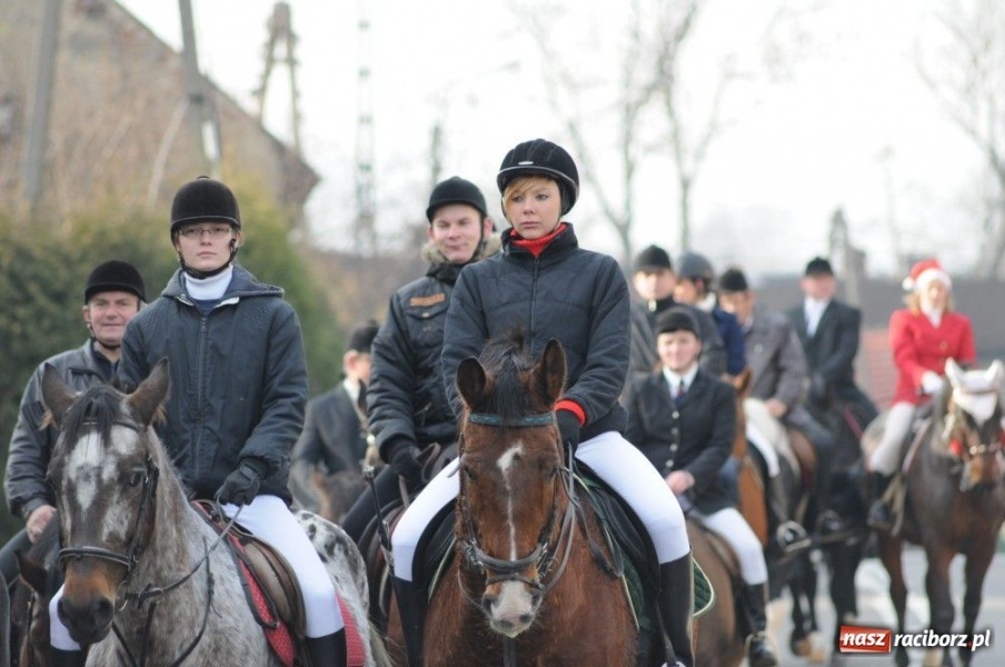 Zdjęcie w galerii na portalu naszraciborz.pl: W Krzanowicach tradycyjna procesja wiadomości z regionu