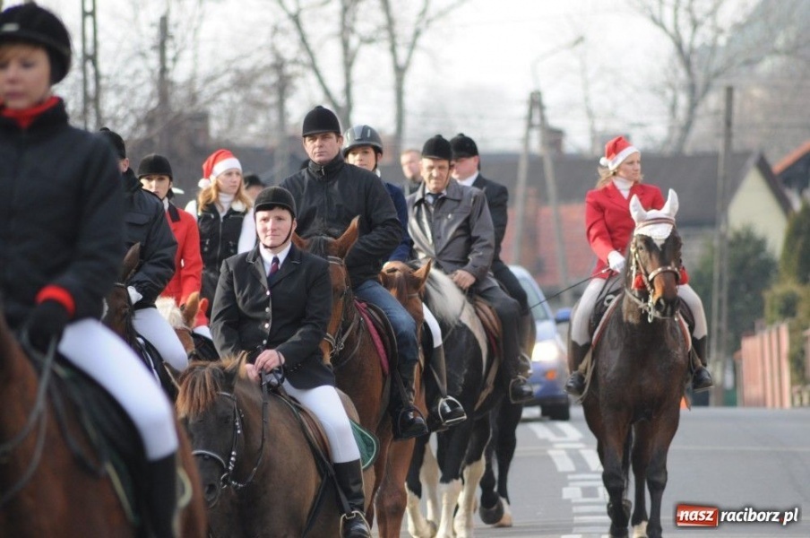 Zdjęcie w galerii na portalu naszraciborz.pl: W Krzanowicach tradycyjna procesja wiadomości z regionu