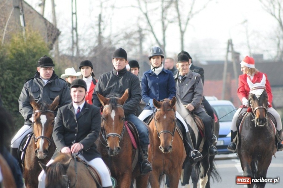 Zdjęcie w galerii na portalu naszraciborz.pl: W Krzanowicach tradycyjna procesja wiadomości z regionu