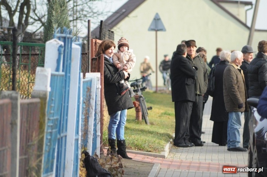Zdjęcie w galerii na portalu naszraciborz.pl: W Krzanowicach tradycyjna procesja wiadomości z regionu