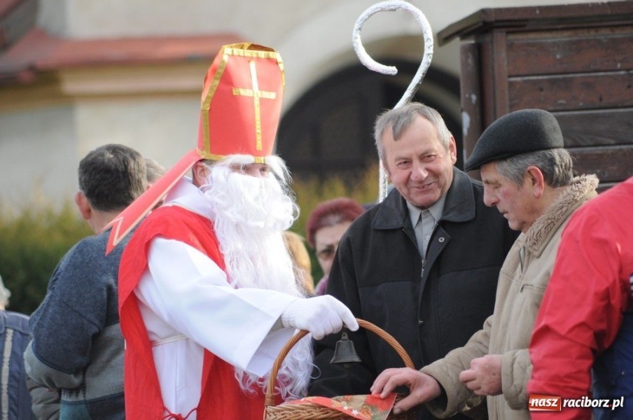Zdjęcie w galerii na portalu naszraciborz.pl: W Krzanowicach tradycyjna procesja wiadomości z regionu