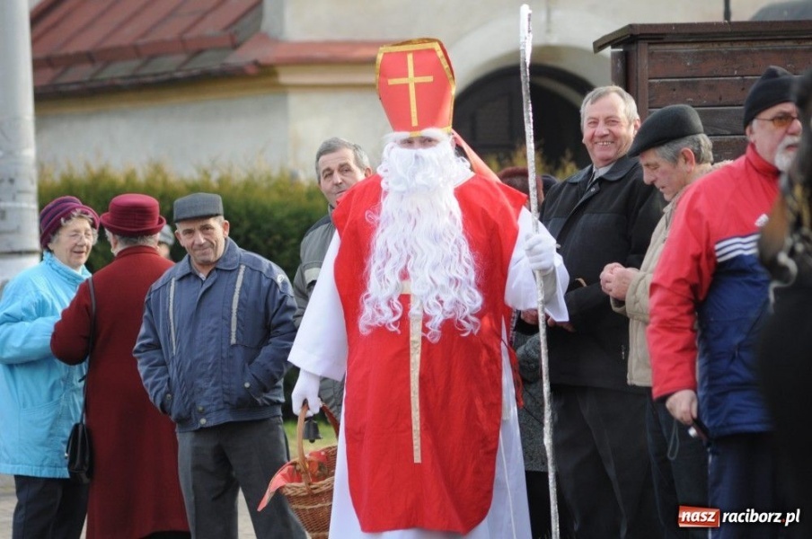 Zdjęcie w galerii na portalu naszraciborz.pl: W Krzanowicach tradycyjna procesja wiadomości z regionu