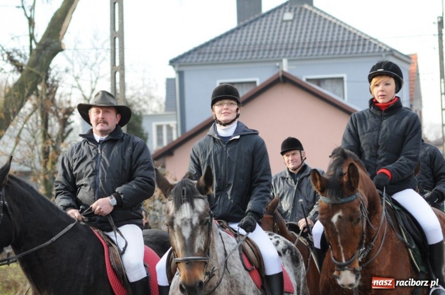 Zdjęcie w galerii na portalu naszraciborz.pl: W Krzanowicach tradycyjna procesja wiadomości z regionu