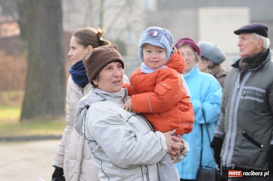 Zdjęcie w galerii na portalu naszraciborz.pl: W Krzanowicach tradycyjna procesja wiadomości z regionu