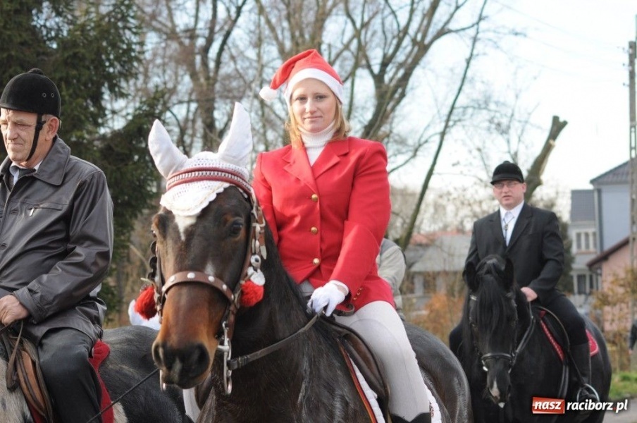 Zdjęcie w galerii na portalu naszraciborz.pl: W Krzanowicach tradycyjna procesja wiadomości z regionu