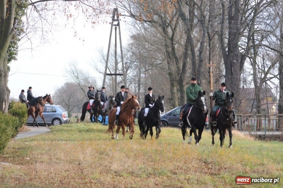 Zdjęcie w galerii na portalu naszraciborz.pl: W Krzanowicach tradycyjna procesja wiadomości z regionu