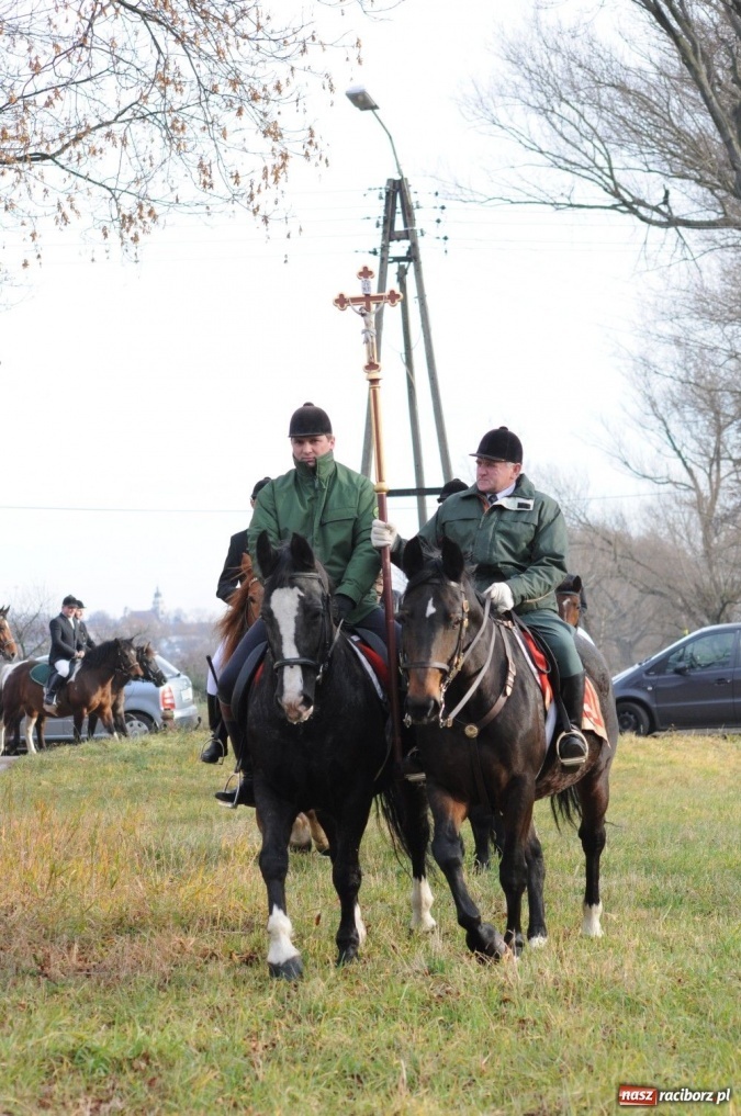 Zdjęcie w galerii na portalu naszraciborz.pl: W Krzanowicach tradycyjna procesja wiadomości z regionu