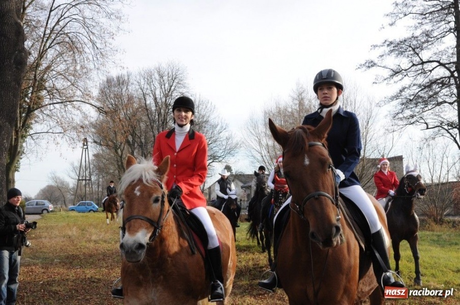 Zdjęcie w galerii na portalu naszraciborz.pl: W Krzanowicach tradycyjna procesja wiadomości z regionu