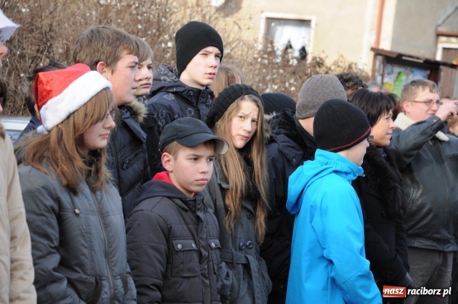 Zdjęcie w galerii na portalu naszraciborz.pl: W Krzanowicach tradycyjna procesja wiadomości z regionu