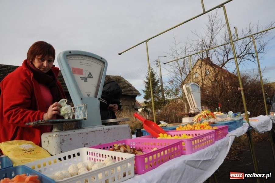 Zdjęcie w galerii na portalu naszraciborz.pl: W Krzanowicach tradycyjna procesja wiadomości z regionu