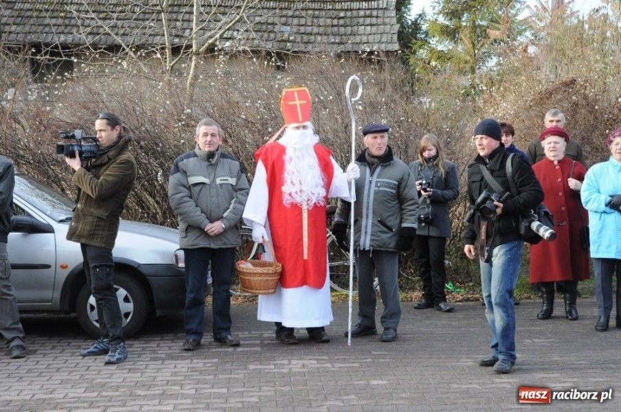 Zdjęcie w galerii na portalu naszraciborz.pl: W Krzanowicach tradycyjna procesja wiadomości z regionu