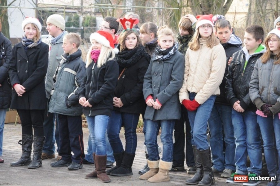 Zdjęcie w galerii na portalu naszraciborz.pl: W Krzanowicach tradycyjna procesja wiadomości z regionu