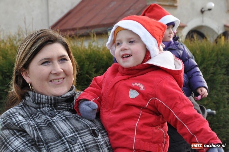 Zdjęcie w galerii na portalu naszraciborz.pl: W Krzanowicach tradycyjna procesja wiadomości z regionu