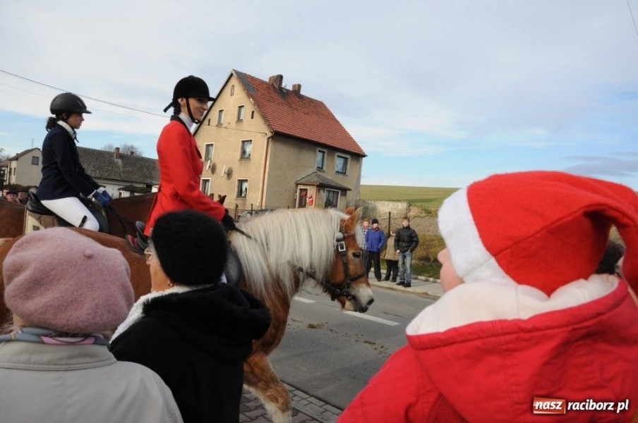 Zdjęcie w galerii na portalu naszraciborz.pl: W Krzanowicach tradycyjna procesja wiadomości z regionu
