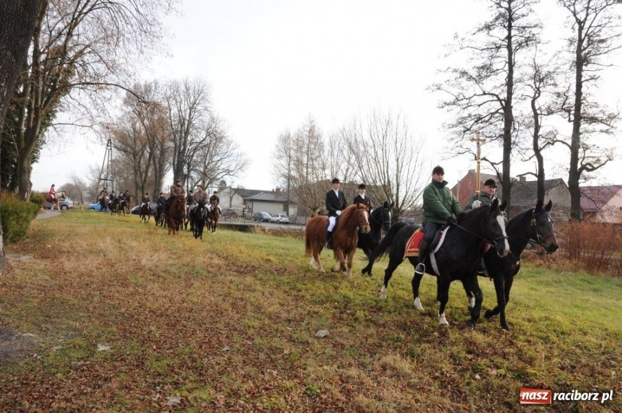 Zdjęcie w galerii na portalu naszraciborz.pl: W Krzanowicach tradycyjna procesja wiadomości z regionu