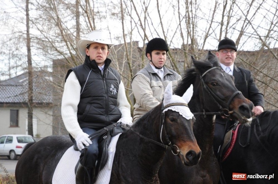 Zdjęcie w galerii na portalu naszraciborz.pl: W Krzanowicach tradycyjna procesja wiadomości z regionu