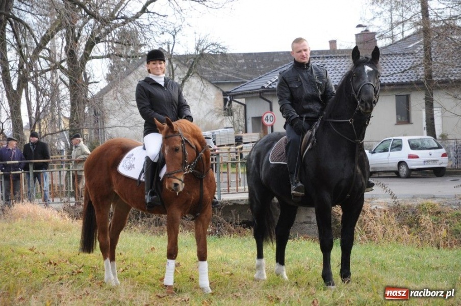 Zdjęcie w galerii na portalu naszraciborz.pl: W Krzanowicach tradycyjna procesja wiadomości z regionu