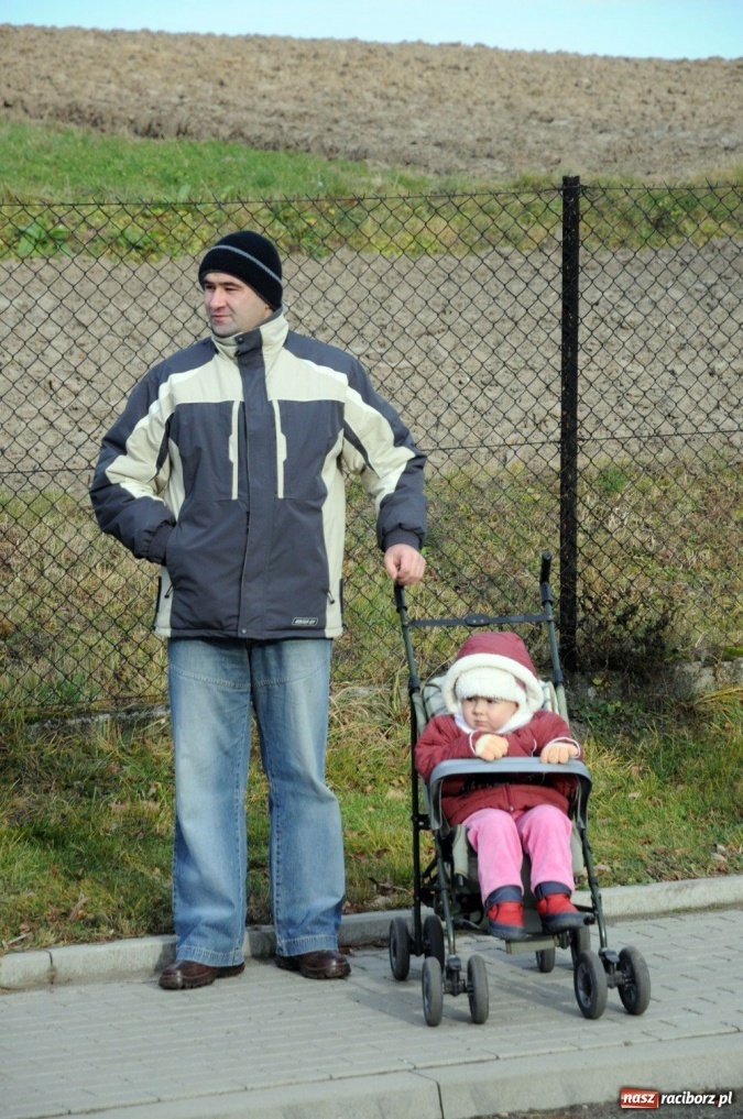 Zdjęcie w galerii na portalu naszraciborz.pl: W Krzanowicach tradycyjna procesja wiadomości z regionu
