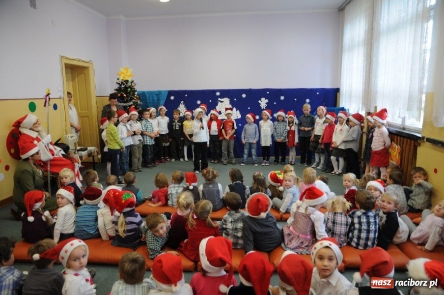 Zdjęcie w galerii na portalu naszraciborz.pl: W Krzanowicach tradycyjna procesja wiadomości z regionu