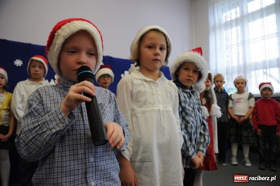 Zdjęcie w galerii na portalu naszraciborz.pl: W Krzanowicach tradycyjna procesja wiadomości z regionu