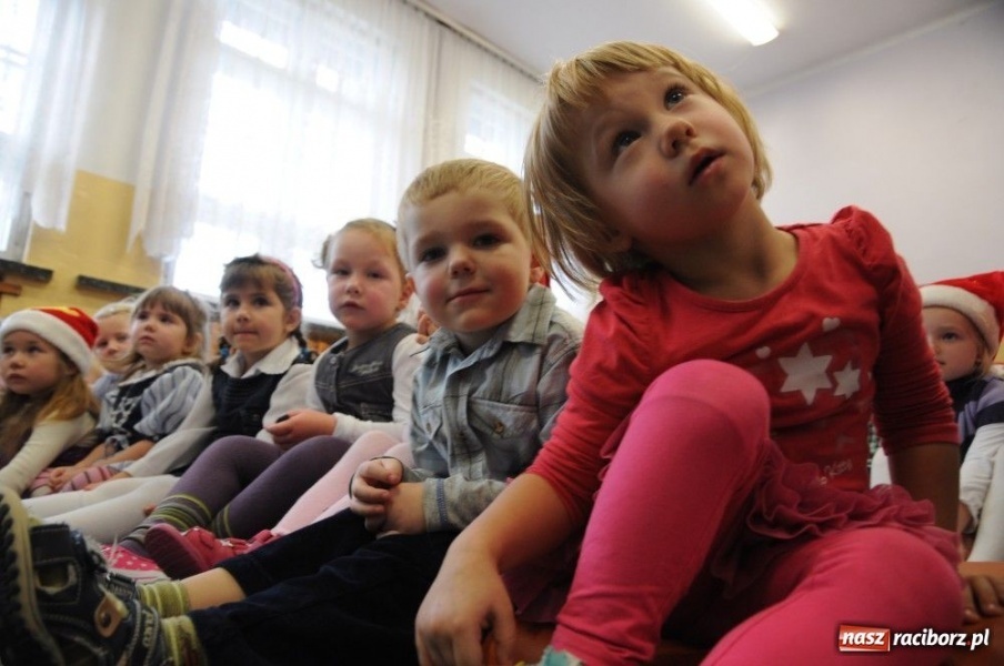 Zdjęcie w galerii na portalu naszraciborz.pl: W Krzanowicach tradycyjna procesja wiadomości z regionu