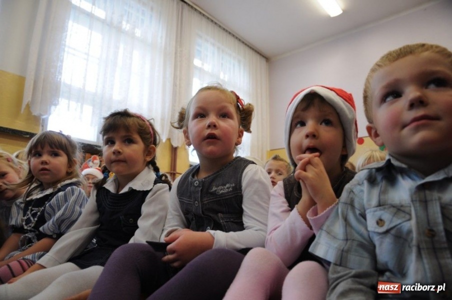 Zdjęcie w galerii na portalu naszraciborz.pl: W Krzanowicach tradycyjna procesja wiadomości z regionu