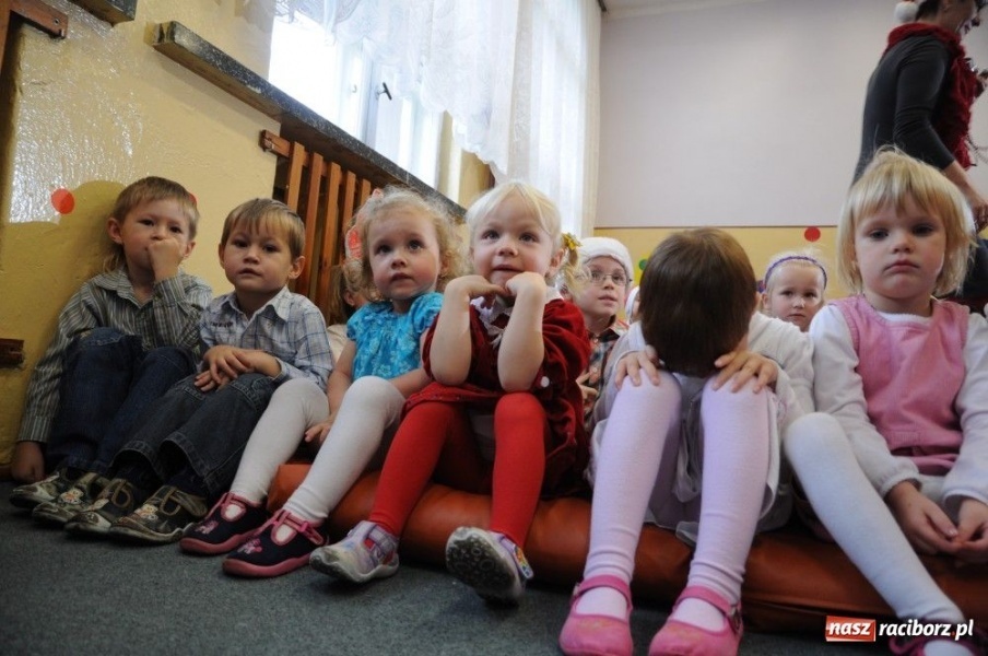 Zdjęcie w galerii na portalu naszraciborz.pl: W Krzanowicach tradycyjna procesja wiadomości z regionu