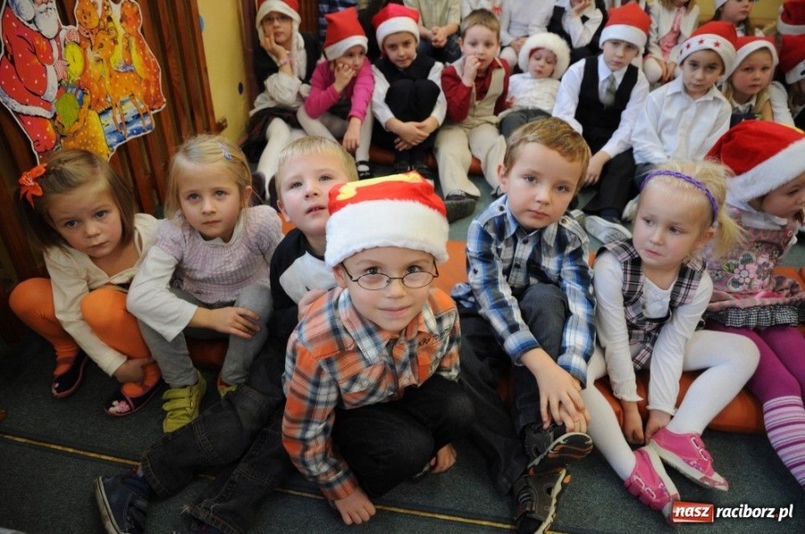 Zdjęcie w galerii na portalu naszraciborz.pl: W Krzanowicach tradycyjna procesja wiadomości z regionu