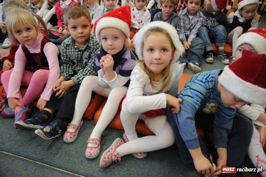 Zdjęcie w galerii na portalu naszraciborz.pl: W Krzanowicach tradycyjna procesja wiadomości z regionu