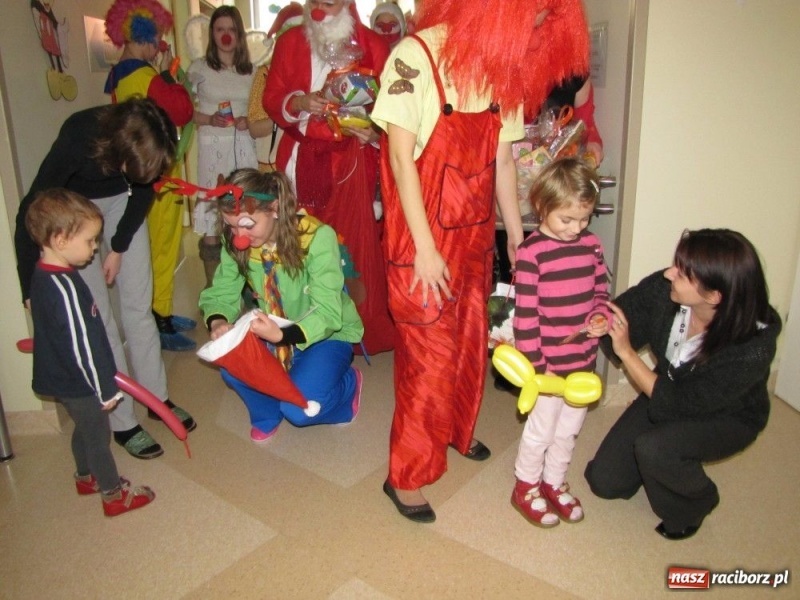 Zdjęcie w galerii na portalu naszraciborz.pl: Mikołaj nie zapomina o pacjentach wiadomości z regionu