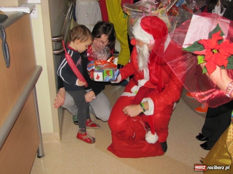 Zdjęcie w galerii na portalu naszraciborz.pl: Mikołaj nie zapomina o pacjentach wiadomości z regionu