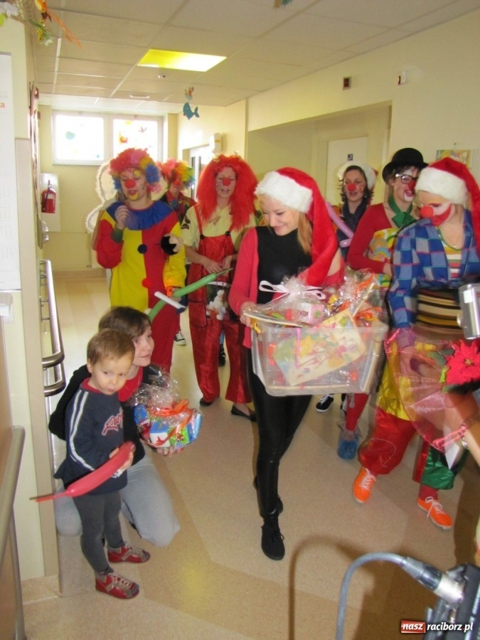 Zdjęcie w galerii na portalu naszraciborz.pl: Mikołaj nie zapomina o pacjentach wiadomości z regionu