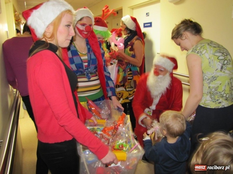 Zdjęcie w galerii na portalu naszraciborz.pl: Mikołaj nie zapomina o pacjentach wiadomości z regionu