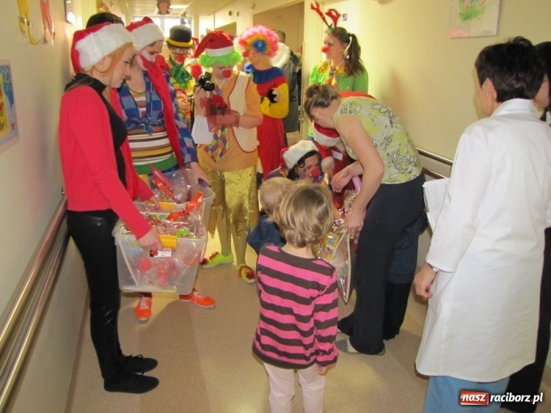 Zdjęcie w galerii na portalu naszraciborz.pl: Mikołaj nie zapomina o pacjentach wiadomości z regionu