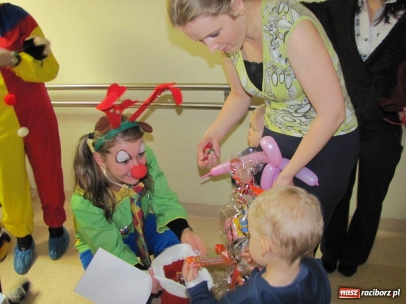 Zdjęcie w galerii na portalu naszraciborz.pl: Mikołaj nie zapomina o pacjentach wiadomości z regionu