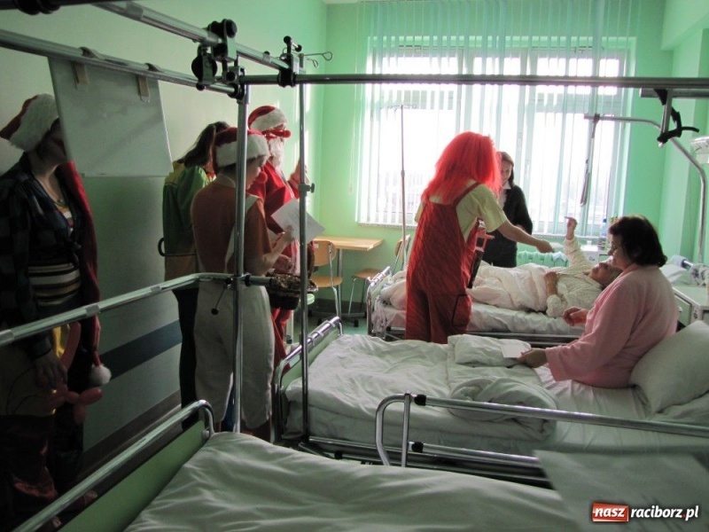 Zdjęcie w galerii na portalu naszraciborz.pl: Mikołaj nie zapomina o pacjentach wiadomości z regionu