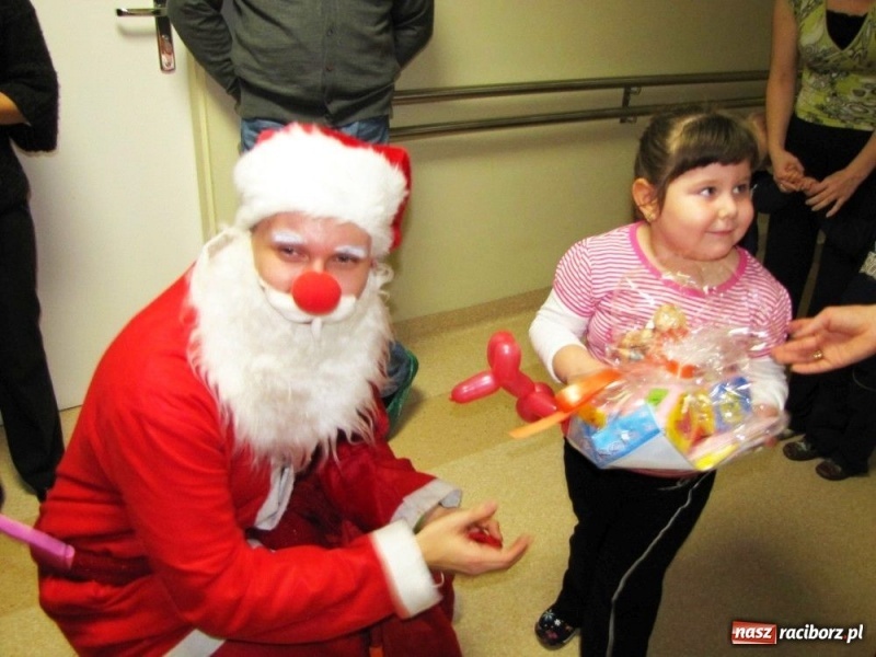 Zdjęcie w galerii na portalu naszraciborz.pl: Mikołaj nie zapomina o pacjentach wiadomości z regionu