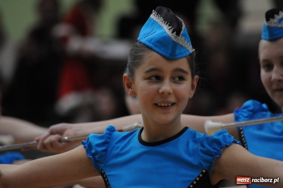 Zdjęcie w galerii na portalu naszraciborz.pl: Mikołajkowa fiesta w Arenie Rafako wiadomości z regionu