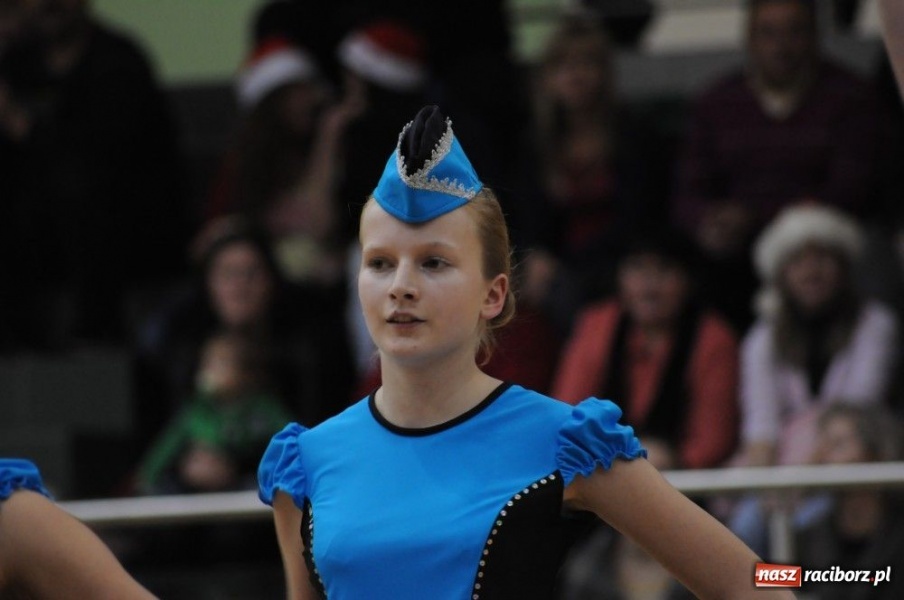 Zdjęcie w galerii na portalu naszraciborz.pl: Mikołajkowa fiesta w Arenie Rafako wiadomości z regionu