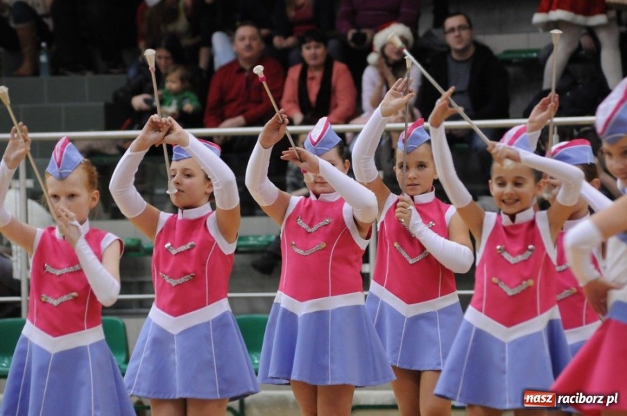 Zdjęcie w galerii na portalu naszraciborz.pl: Mikołajkowa fiesta w Arenie Rafako wiadomości z regionu