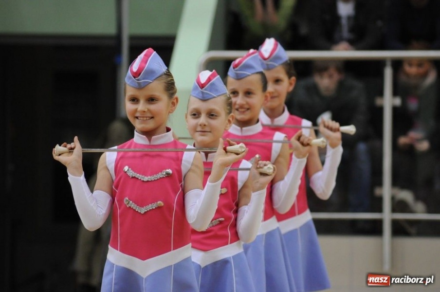 Zdjęcie w galerii na portalu naszraciborz.pl: Mikołajkowa fiesta w Arenie Rafako wiadomości z regionu