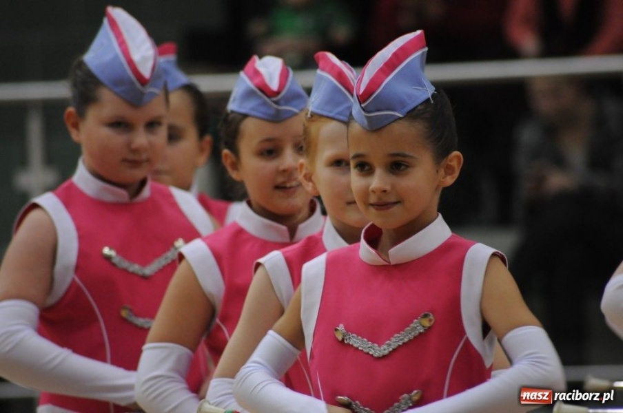 Zdjęcie w galerii na portalu naszraciborz.pl: Mikołajkowa fiesta w Arenie Rafako wiadomości z regionu