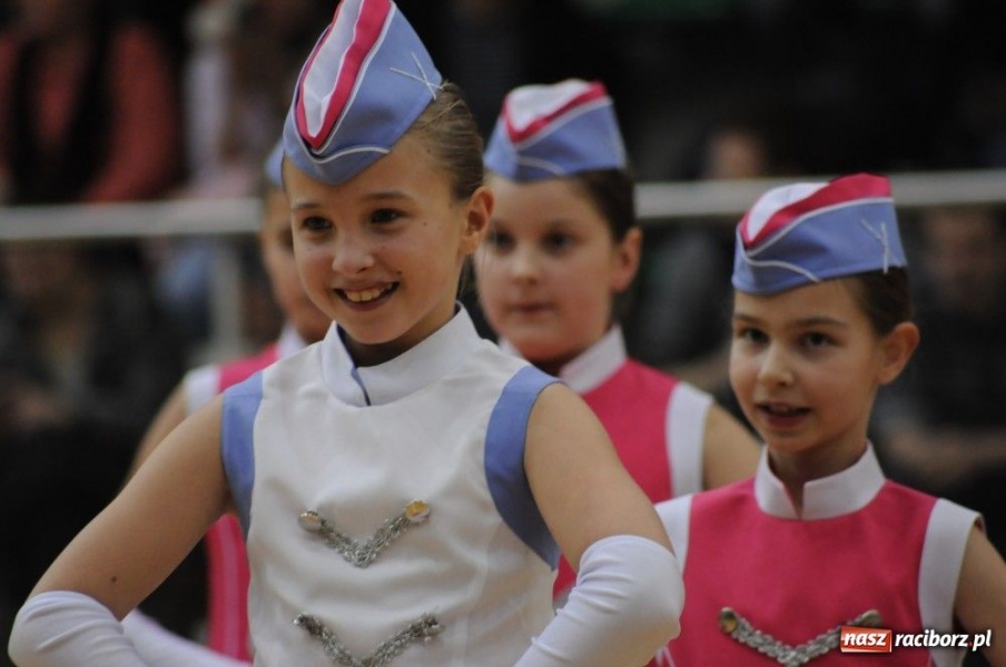 Zdjęcie w galerii na portalu naszraciborz.pl: Mikołajkowa fiesta w Arenie Rafako wiadomości z regionu