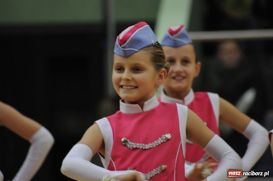 Zdjęcie w galerii na portalu naszraciborz.pl: Mikołajkowa fiesta w Arenie Rafako wiadomości z regionu