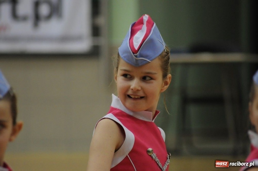 Zdjęcie w galerii na portalu naszraciborz.pl: Mikołajkowa fiesta w Arenie Rafako wiadomości z regionu